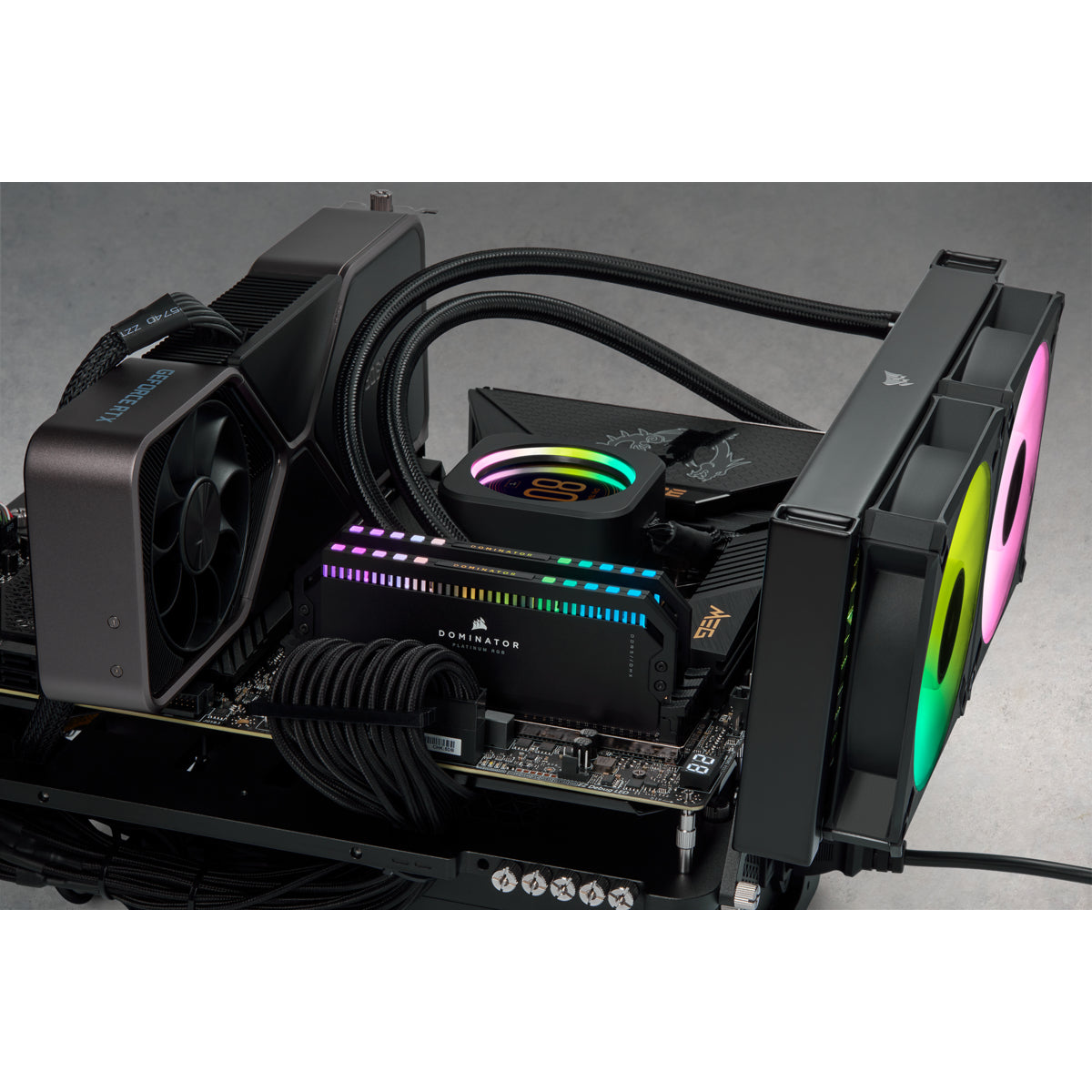 Dominator Platinum RGB Svart 32GB (2x16GB) 6400MHz DDR5